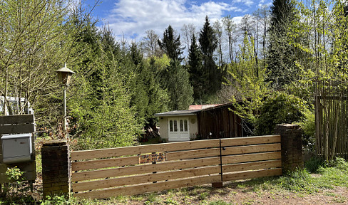 Kernsaniertes Haus mit großen Grundstück am Bach