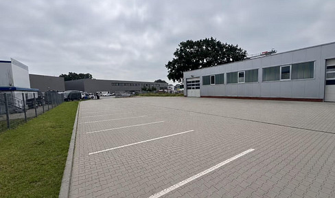 Brand-new commercial building (300 m²) with office space, 1,500 m² of open area, and excellent access to the A25 highway.
