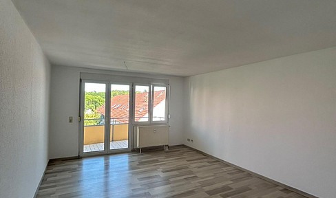 First occupancy after renovation - charming 2-room apartment with kitchen and bathroom in Bretten.