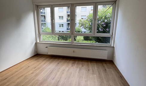 Helle sanierte 3-Zimmerwohnung mit großer Fensterfront