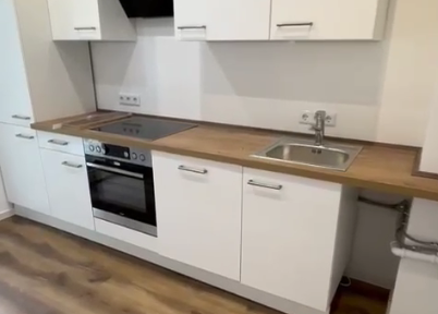 Furnished room in a renovated 4-person shared apartment with a private balcony, located in Lichtenhof!