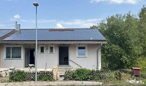 Semi-detached house with two apartments and a photovoltaic system.