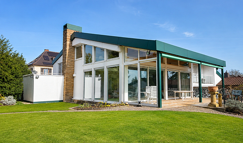 Neustadt Haardt - Prime Location - Spacious family home with swimming pool.