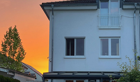 Einziehen statt renovieren – hochwertige Doppelhaushälfte mit Garten