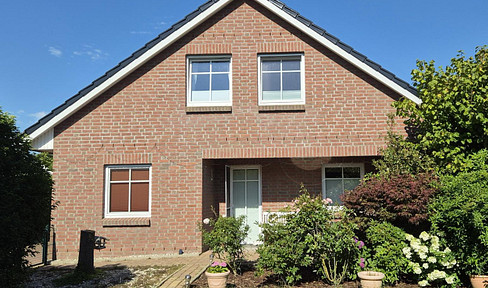 Well-maintained detached house in a picturesque residential area with a lovely garden, located near Bad Segeberg.