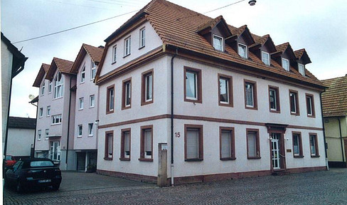 Schöne 2 ZKB im DG mit Stellplatz
