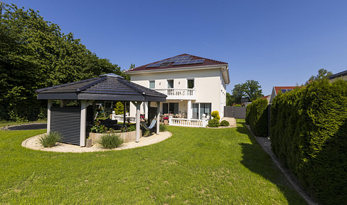 Viel Platz, wenig Energiekosten – Neuwertige Stadtvilla auf 367 qm  A+