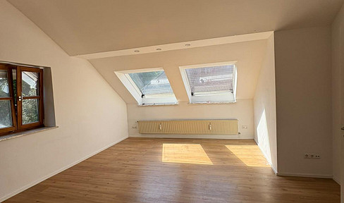 Helle 4-Zimmer-Dachgeschosswohnung mit eigenem Garten