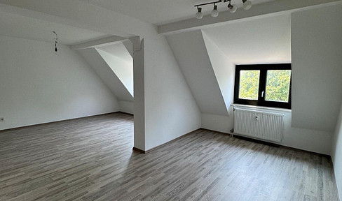 Charmante Dachgeschosswohnung im 2. Obergeschoss – großzügiges Wohnen im beliebten Stadtosten