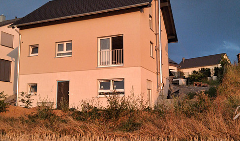 Schönes Einfamilienhaus mit Einlieferwohung