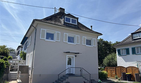 Modernized semi-detached house with a large garden and terrace – available immediately.