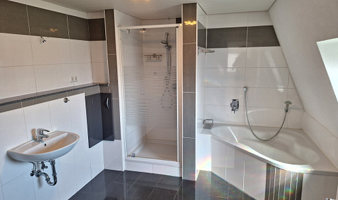 Langenau, Göttingen - For Sale: Spacious 3.5-room apartment, 2nd floor, last apartment in the building.