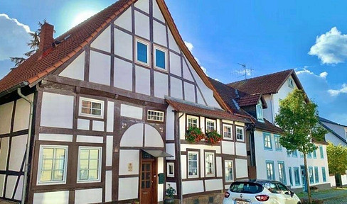 Bückeburg: 3-room apartment for rent, centrally located in a beautiful half-timbered house.