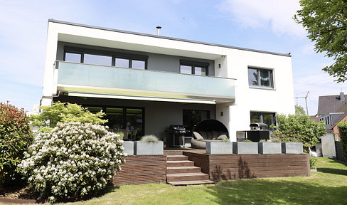 High-quality, modern single-family home | Large garden | Renovated in 2014 | Air conditioning | Solar panel system.