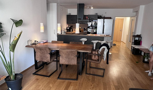 Bright, spacious, modern 3-room apartment in the city center of Würzburg.