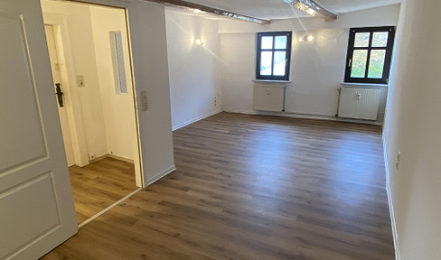 3-room apartment with fitted kitchen, quiet location, in the city center, 1st floor.