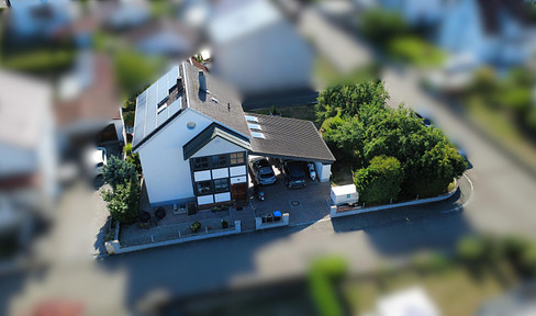 Einfamilienhaus mit Einliegerwohnung in Gerlenhofen