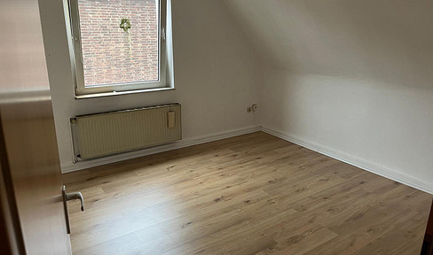 Gepflegte 2-Zimmer-Dachgeschosswohnung in Oberhausen – ab 01.11.2026 zu vermieten