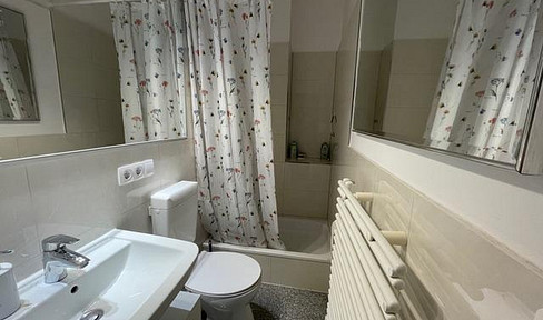 Beautiful 2-room apartment with kitchen and bathroom for rent, located near Willi-Brandt-Platz.