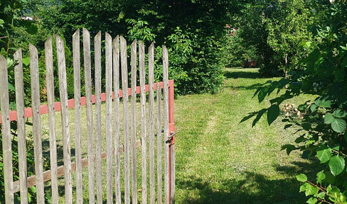 Top Freizeitgrundstück mit toller Aussicht, Gartenhaus, Grillplatz, Wasser, Obst- und Nussbäumen