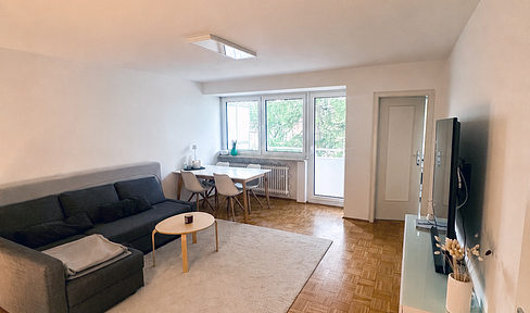 Bezugsfreie 2-Zimmer-Wohnung mit renoviertem Balkon & Fenster in Berg am Laim – provisionsfrei