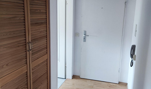 Altötting: Available 2-room apartment/balcony/requires partial modernization.