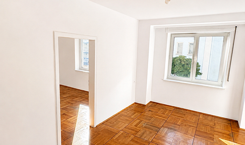 Provisionsfrei und frisch renoviert - 4 Zimmer Innenstadtwohnung!