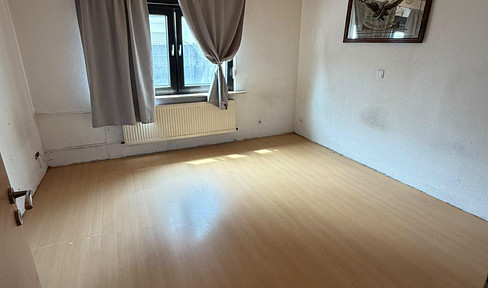 Two-family house with approximately 200 square meters and 9 rooms, located in Erlensee – available for rent as a whole property only.