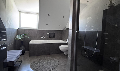 3-room attic apartment in Gladbeck, with fitted kitchen.