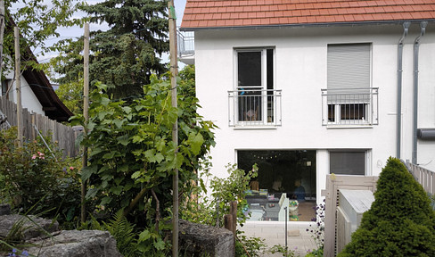 Lichtdurchflutetes Reihenendhaus mit Seeblick