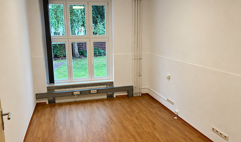 Small office with a garden view and numerous additional features...