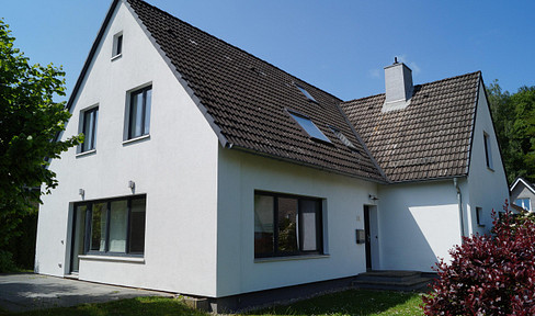 Großzügiges, helles Haus in ruhiger Wohnstraße (30km-Zone) in Pinneberg-Waldenau.