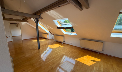 Provisionsfrei! Offenes Wohnen im Kurpark – helle 2,5-Zimmer- Dachwohnung mit Loftcharakter