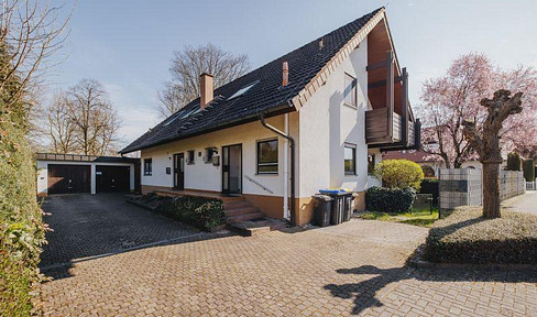 Apartment with the characteristics of a semi-detached house, including a garden, located in Umkirch.