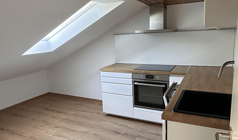 Renovated 2-room attic apartment in a quiet location.