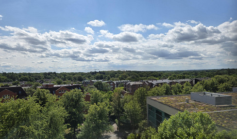 Bright, 3-room apartment on the 7th floor, above the AEZ, with a spectacular view of Hamburg and a balcony!
