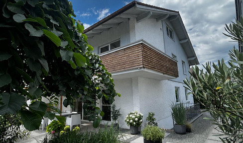 Spacious house, well-maintained, in a quiet location with a beautiful garden.