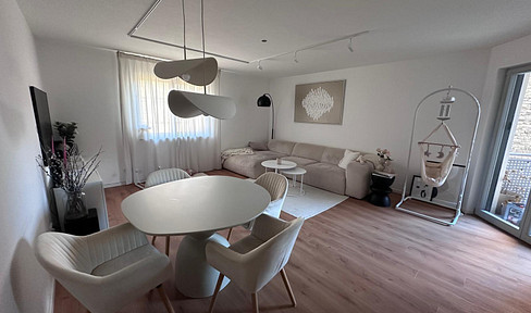 Exklusive 3 - Zimmer-Wohnung mit Balkon, Wallbox und Mieterstrom im Ortskern von Weilbach