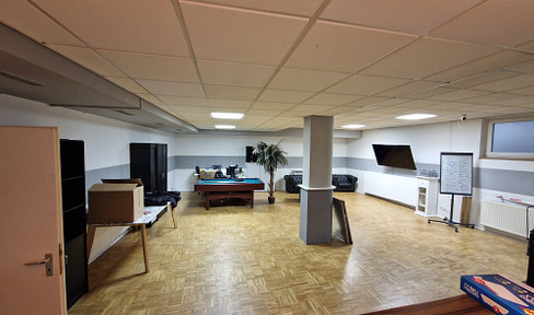 Office/warehouse space located at Walter-Gropius-Platz in Hohbuch.
