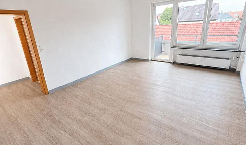 Bright 3-room apartment, 92 m², with balcony, garden access, and a double garage.