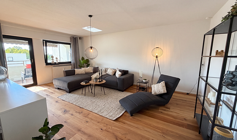 Sofort Einziehen! Frisch renovierte 3,5 Zimmer Wohnung mit Balkon und Garage