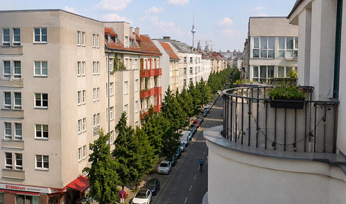 Sunny, newly built 2-room apartment from 2013 with a south-facing balcony and a view of the television tower – 5th floor, with underground parking space.