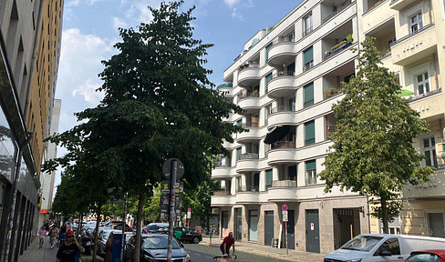 Rigaer Straße 67, Friedrichshain: South-facing, 5th floor, KfW-70 standard (energy-efficient construction).