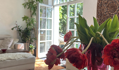 Ehrenfeld-Bickendorf: Renovated, unique detached house in a historic building, now available, with a large garden.