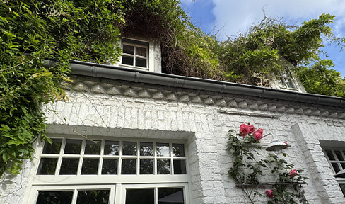 Ehrenfeld-Bickendorf: Beautiful country house with a courtyard and large garden, ecologically renovated.