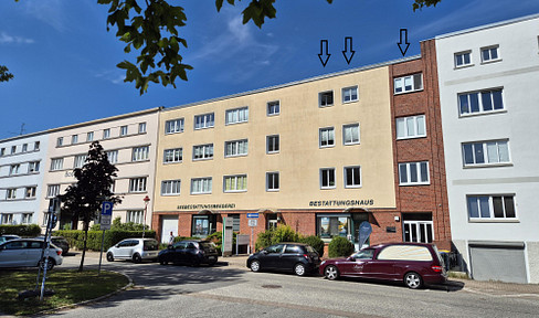 Sonnige 2-Zimmer-Dachgeschosswohnung (ohne schräge Wände) mit Balkon in Rostock