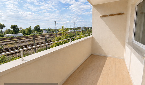 Frei & mit Potenzial: 2-Zimmer-Wohnung mit Südwest-Balkon und 1 Garage in Augsburg-Oberhausen