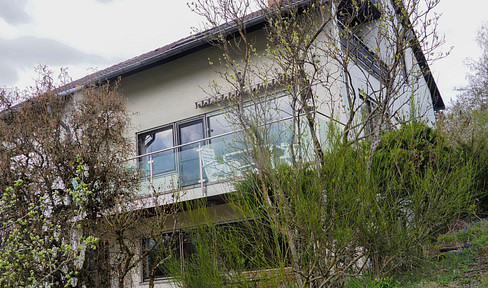 Wohnen mit Traumblick – Vielseitiges Mehrfamilienhaus mit drei Wohneinheiten in Heiligkreuzsteinach