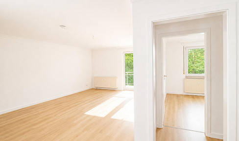 First occupancy after renovation | 2-room apartment with balcony, elevator, and new fitted kitchen.