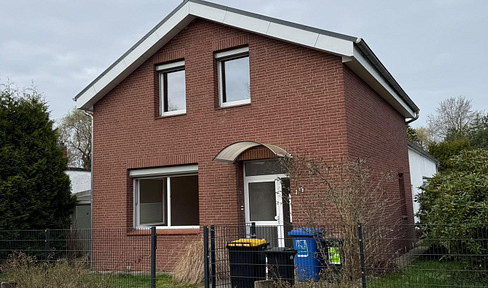 Zweifamilienhaus mit 3 Garagen